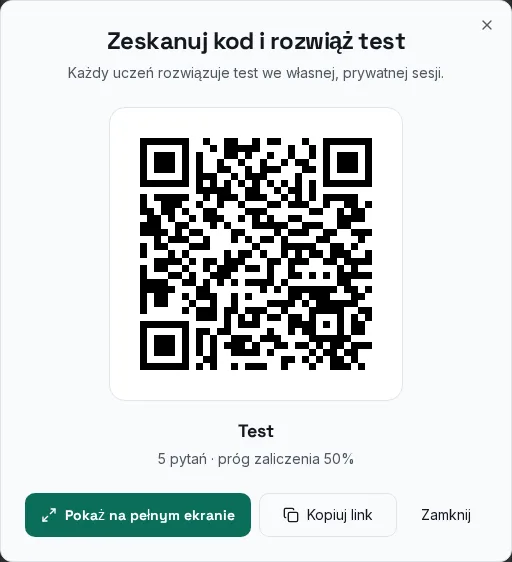 Okno „Zeskanuj kod i rozwiąż test” z kodem QR, liczbą pytań i progiem zaliczenia